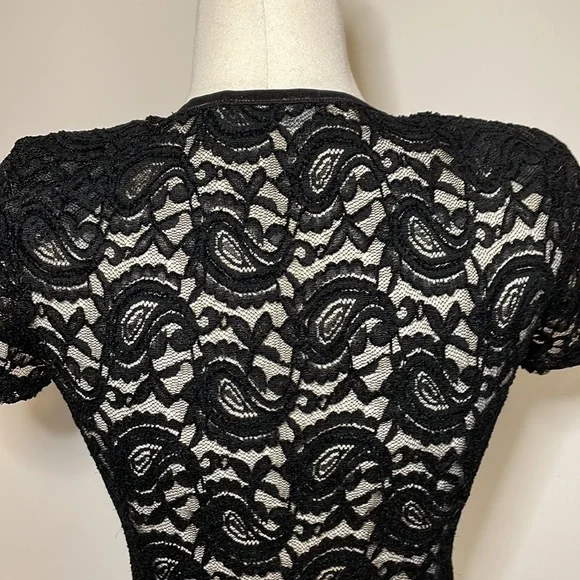 🖤CUE Sz8 vintage black stretch lace top with shoulder pads - Picture 5 of 8